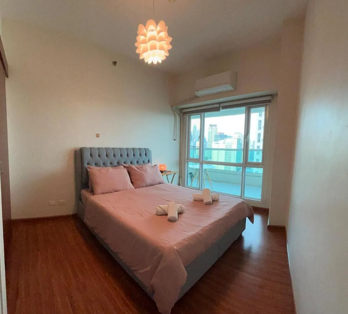 Huge 1Br With Spacious Balcony Manila